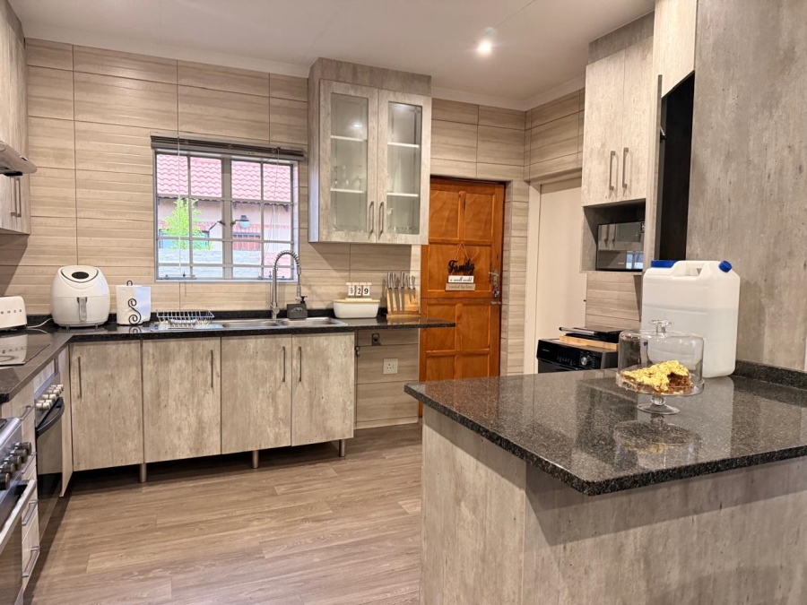 3 Bedroom Property for Sale in Waterkloof East North West